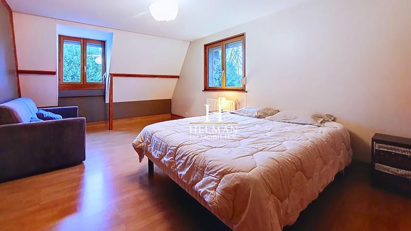 Maison - 230 m² - 8 pièces