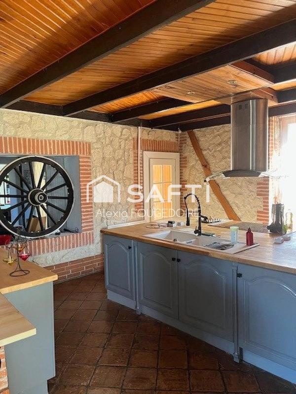 Maison - 236 m² - 7 pièces