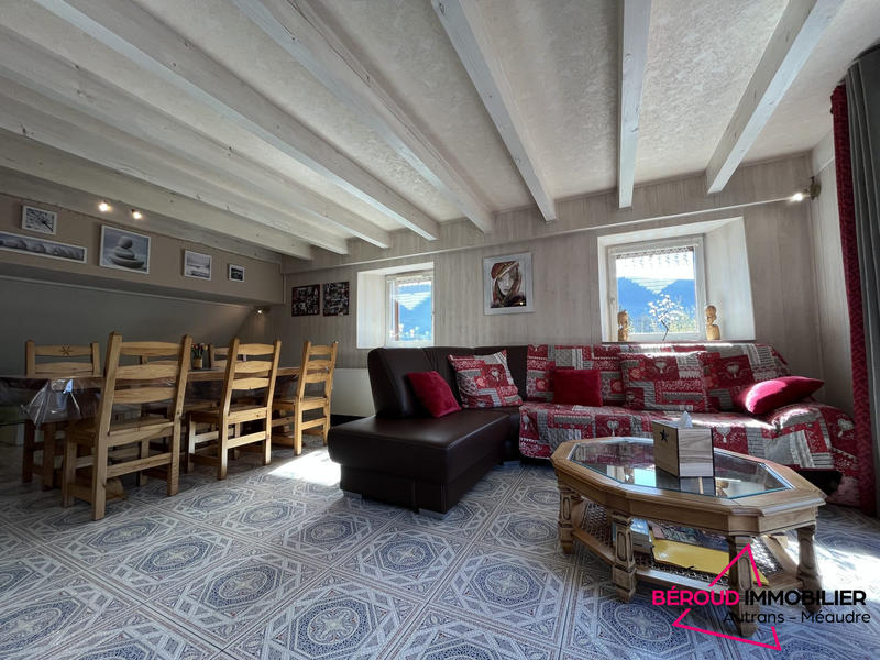 Appartement - 97 m² - 6 pièces