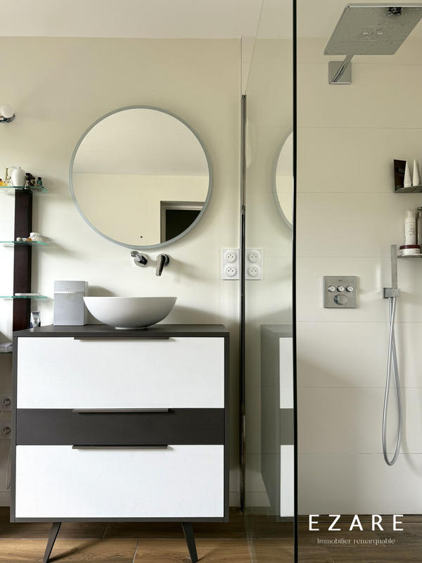 Maison - 249 m² - 8 pièces