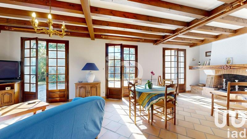 Maison - 221 m² - 7 pièces