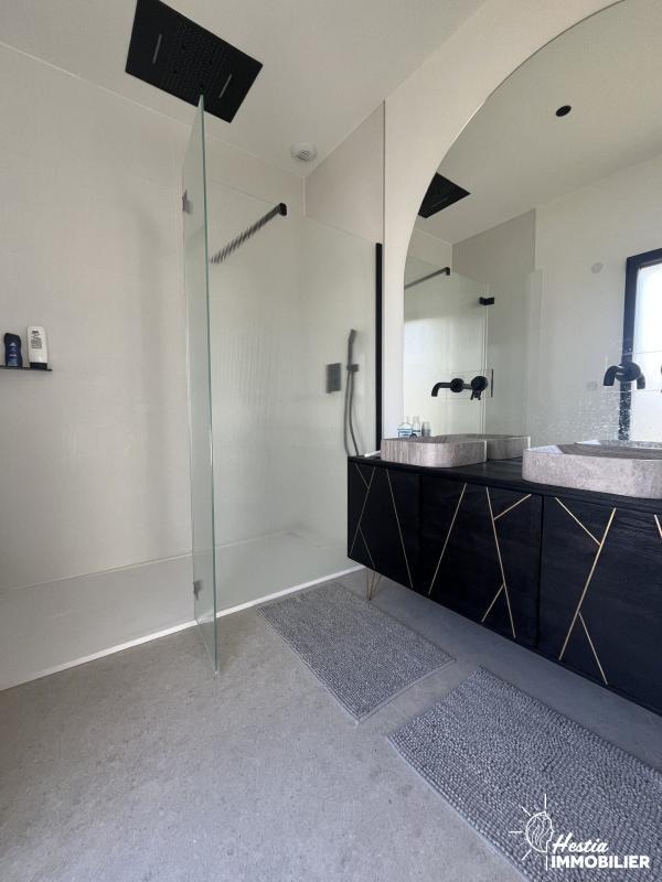 Propriété - 242 m² - 6 pièces