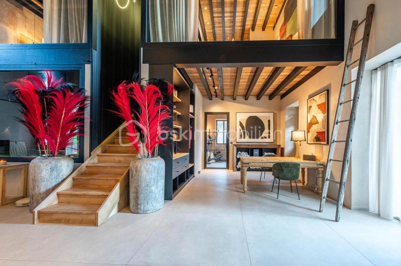 Maison - 303 m² - 8 pièces