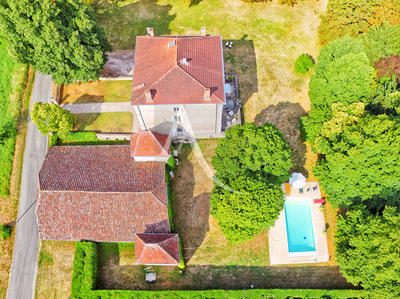 Maison - 437 m² - 11 pièces