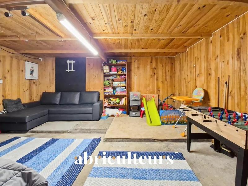 Maison - 230 m² - 6 pièces