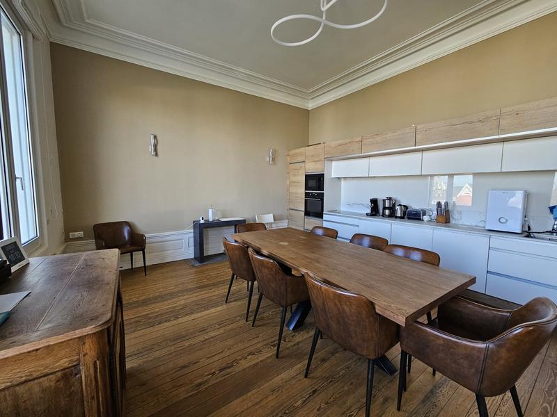 Maison - 352 m² - 13 pièces