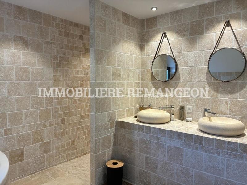 Demeure - 357 m² - 10 pièces