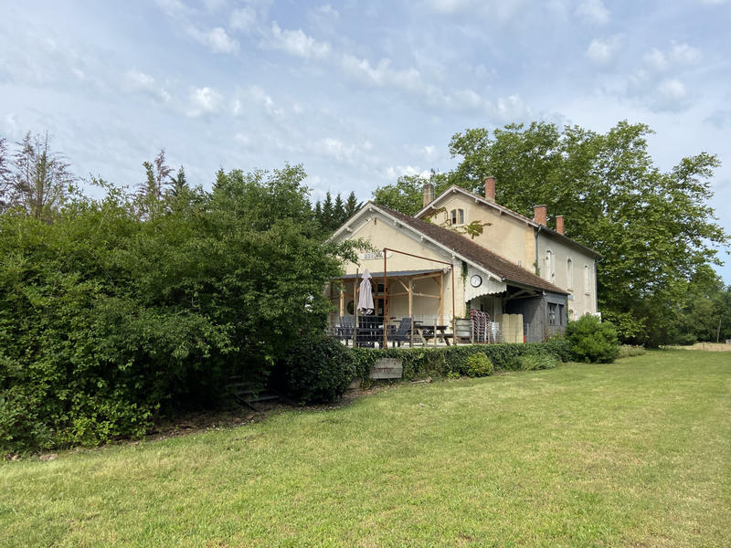 Maison - 370 m² - 12 pièces