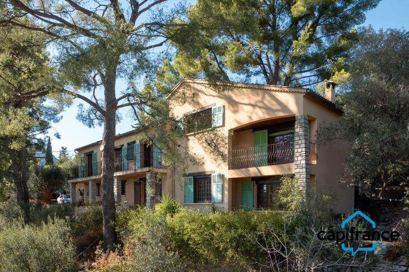 Villa - 213 m² - 7 pièces