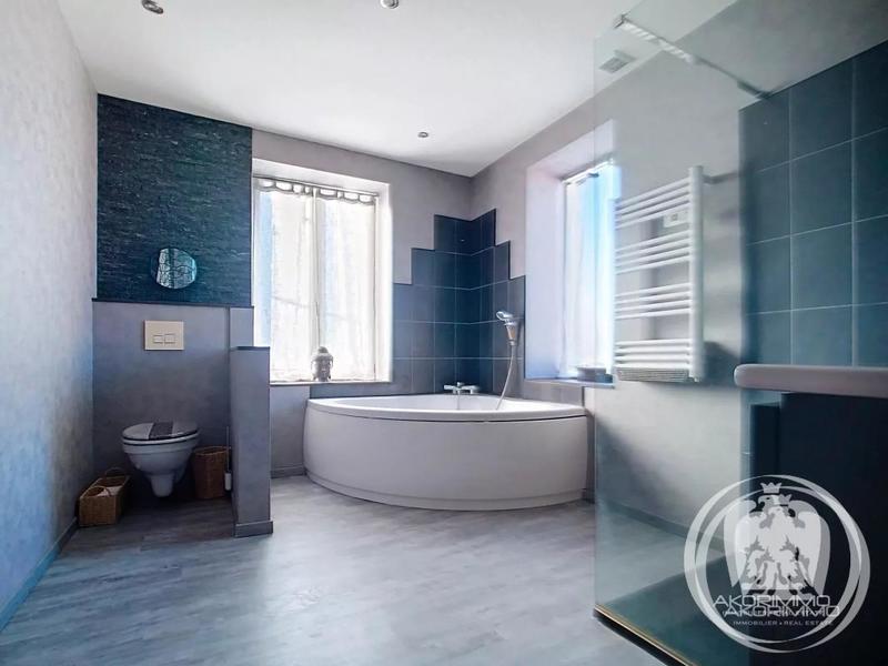 Maison - 198 m² - 8 pièces