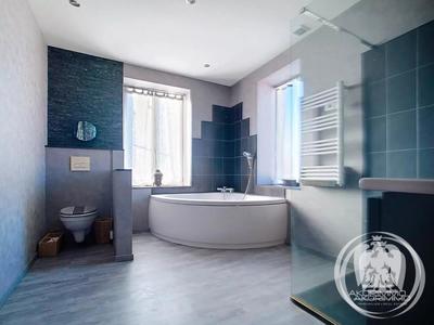 Maison - 198 m² - 8 pièces