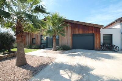 Maison - 280 m² - 9 pièces