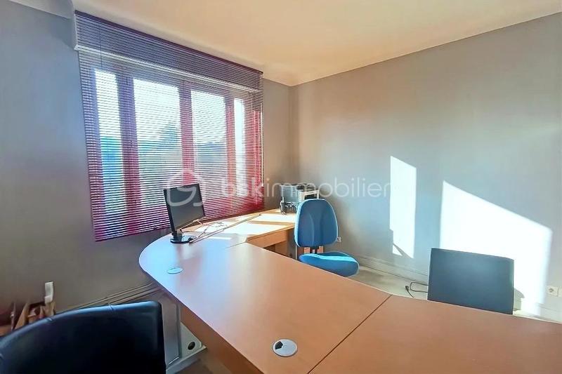 Maison - 230 m² - 8 pièces