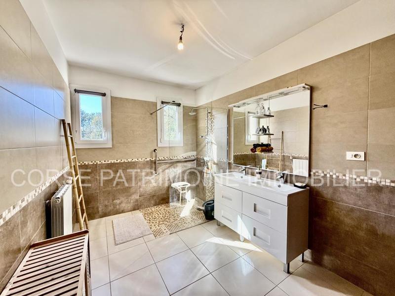 Maison - 174 m² - 10 pièces