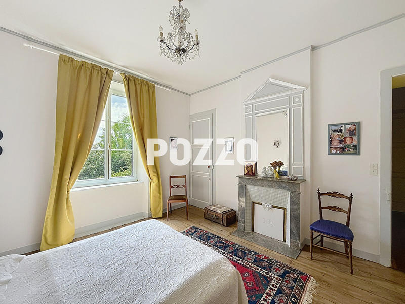 Maison - 201 m² - 10 pièces
