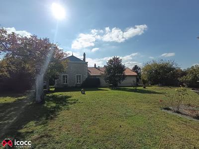 Demeure - 185 m² - 6 pièces