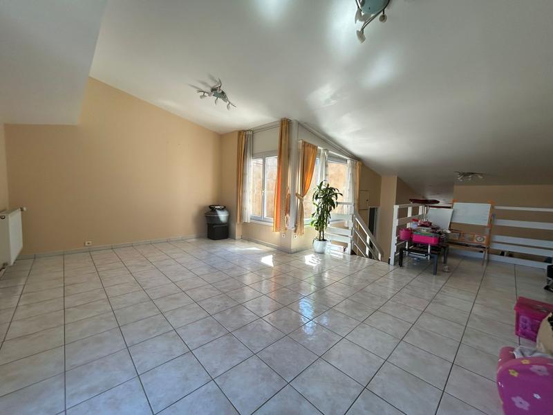 Appartement - 93 m² - 5 pièces