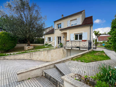 Maison - 180 m² - 6 pièces