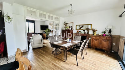 Demeure - 312 m² - 12 pièces