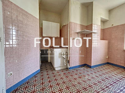 Maison - 230 m² - 12 pièces