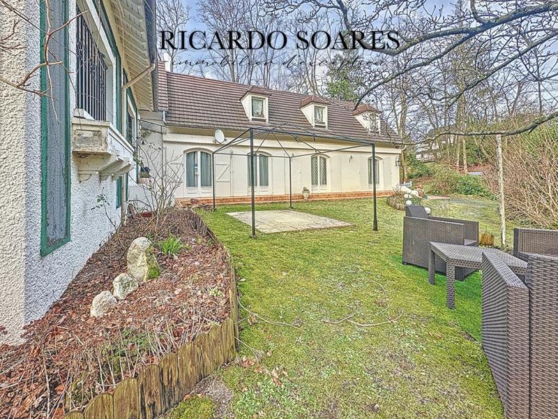 Villa - 306 m² - 10 pièces