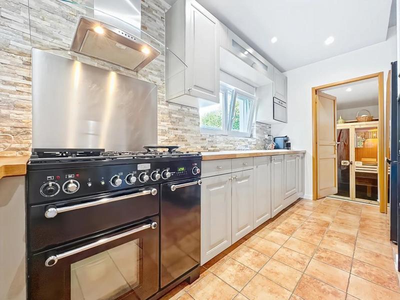 Maison - 143 m² - 6 pièces