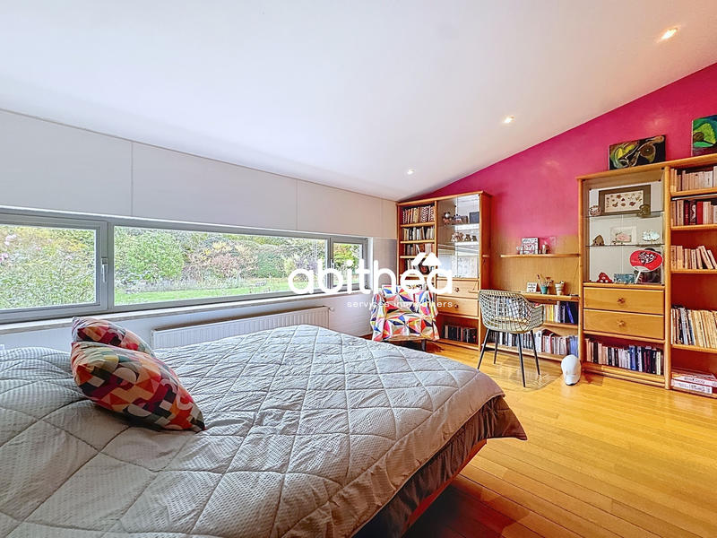 Maison - 368 m² - 9 pièces