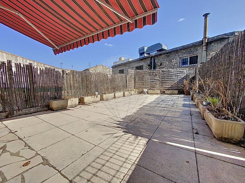 Immeuble - 234 m² - 9 pièces