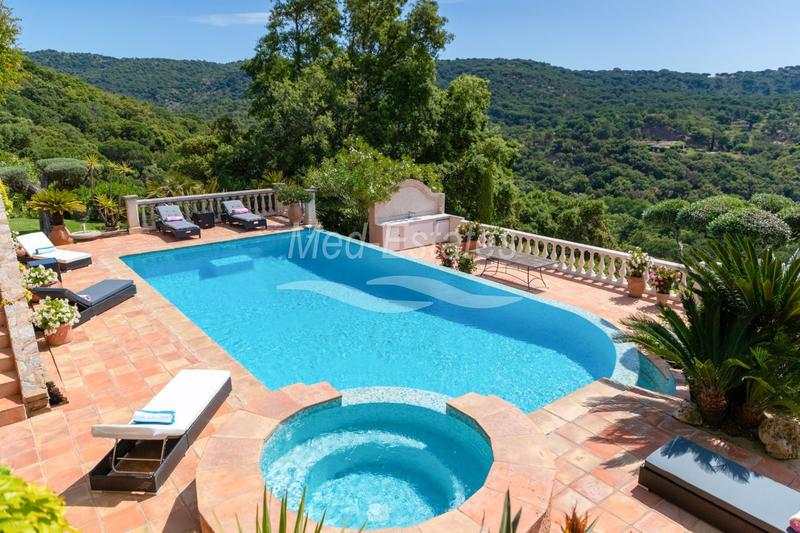 Propriété - 230 m² - 7 pièces