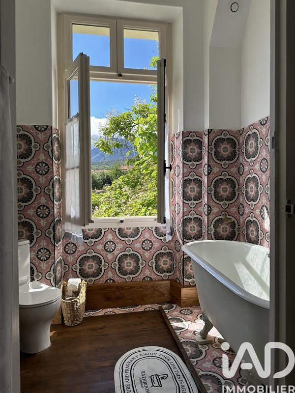 Maison - 483 m² - 12 pièces