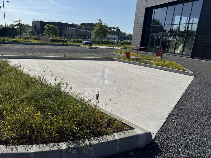 Local d'activités - 930 m²