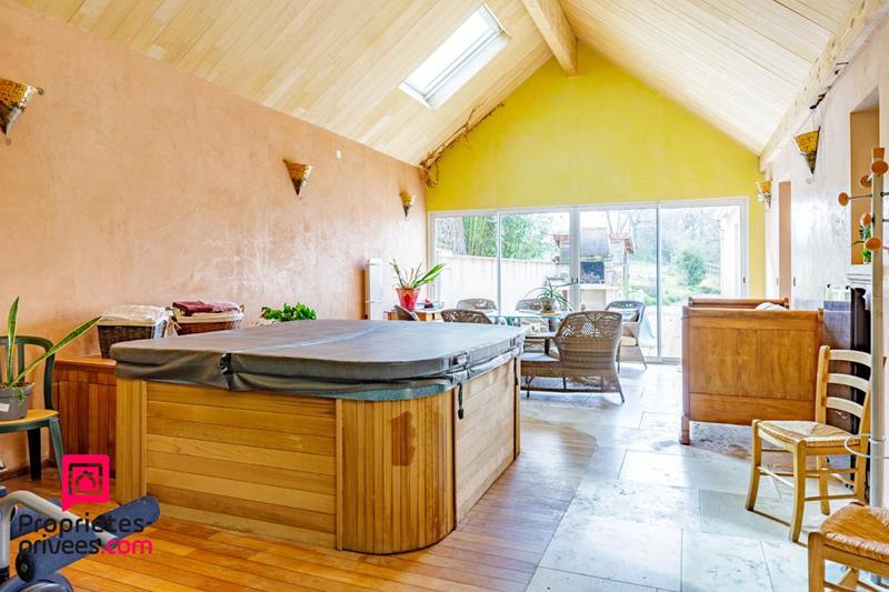 Maison - 250 m² - 8 pièces