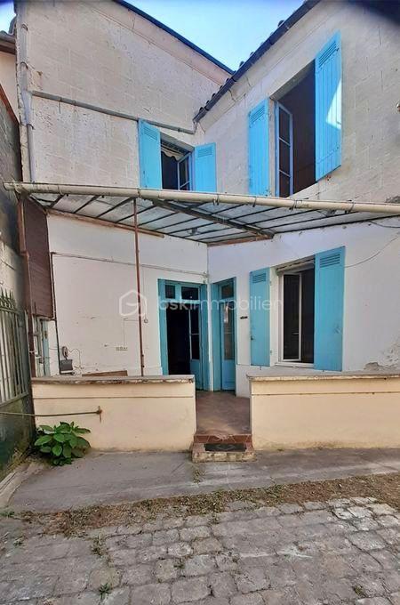 Maison - 232 m² - 9 pièces