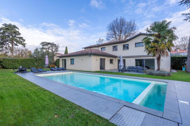 Villa - 300 m² - 7 pièces