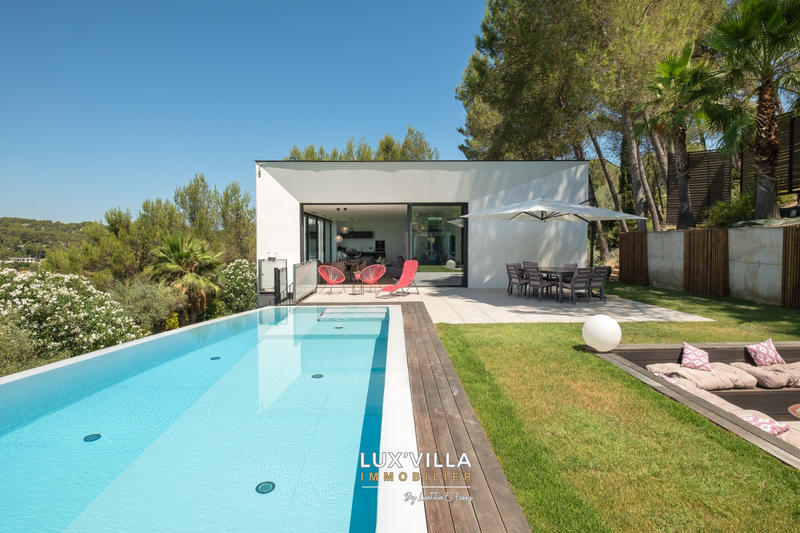 Villa - 397 m² - 10 pièces