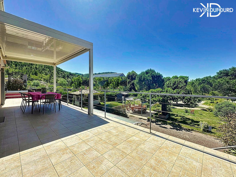 Maison - 200 m² - 7 pièces