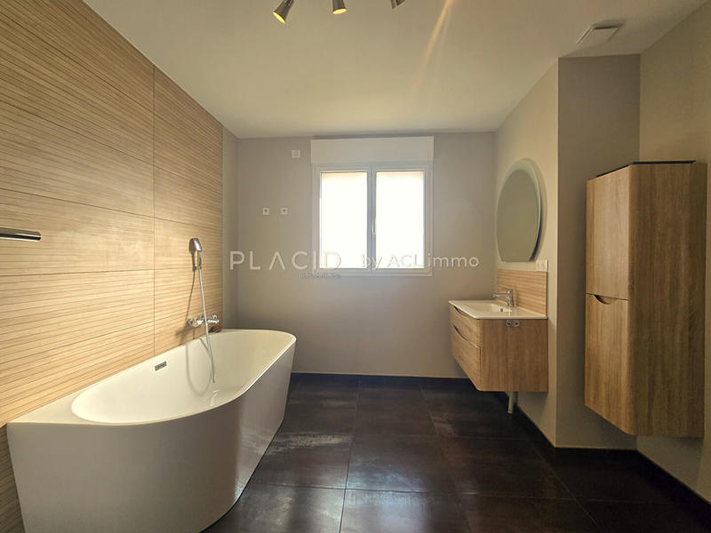 Maison - 181 m² - 6 pièces