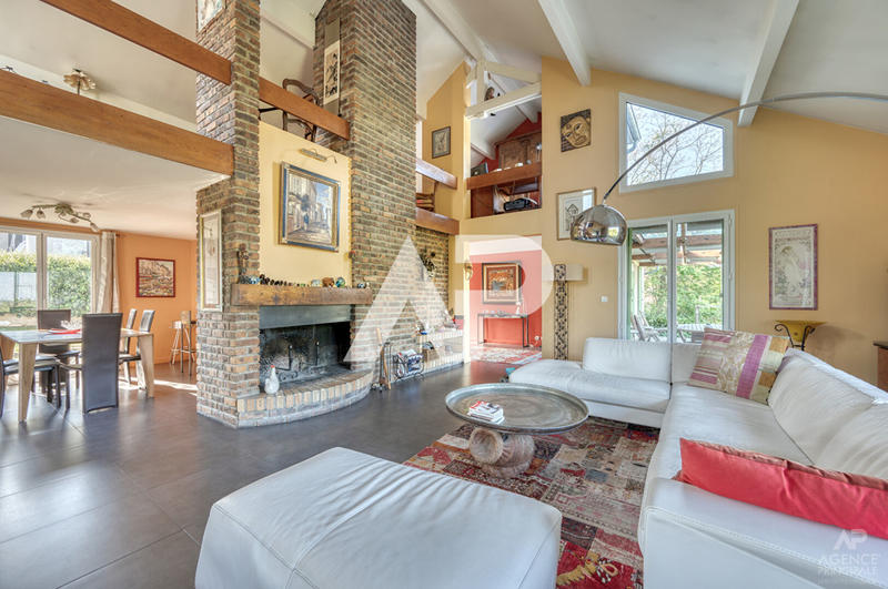 Maison - 225 m² - 6 pièces