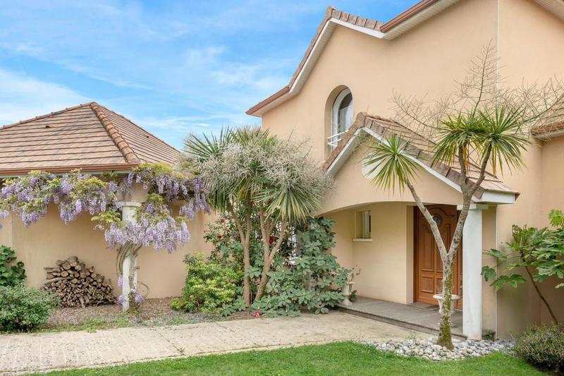 Villa - 233 m² - 12 pièces