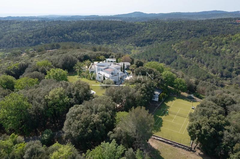 Villa - 630 m² - 10 pièces