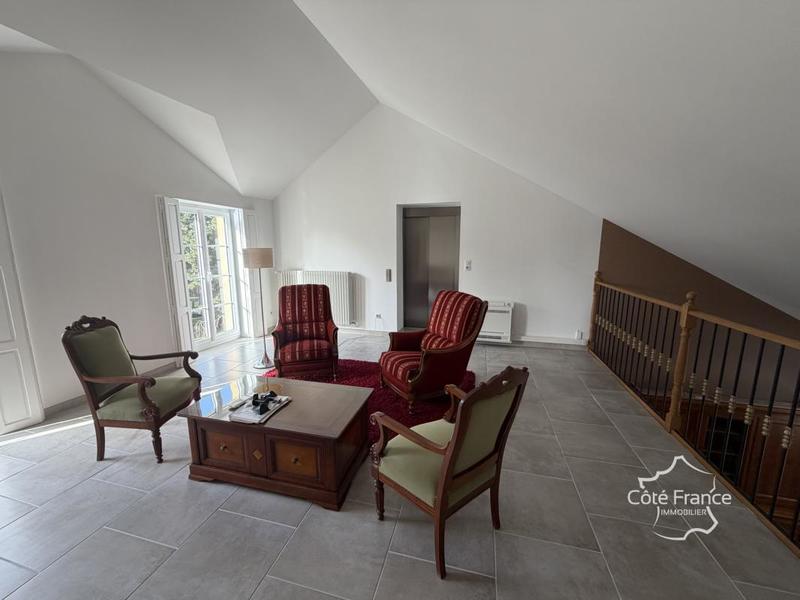 Demeure - 418 m² - 14 pièces