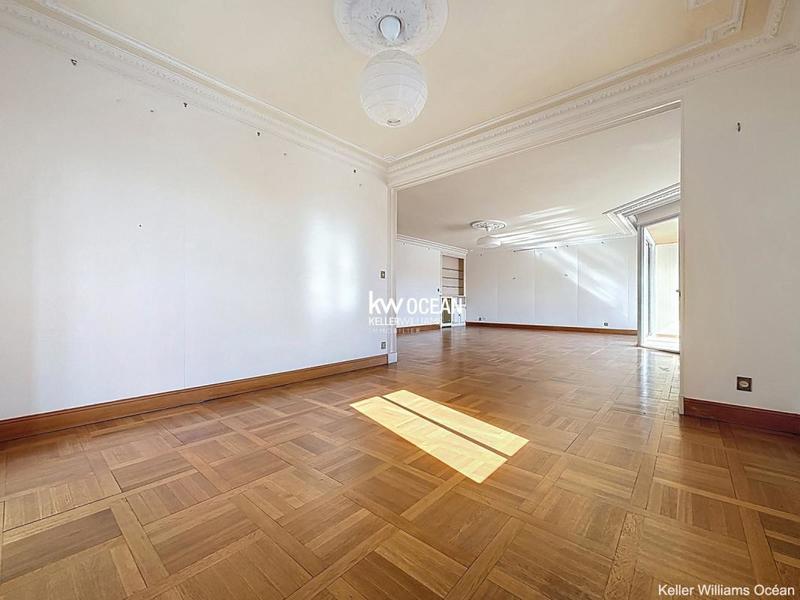 Appartement - 258 m² - 7 pièces