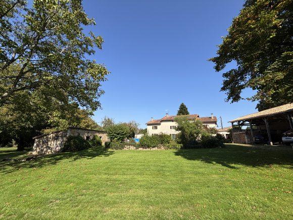 Maison - 222 m² - 5 pièces