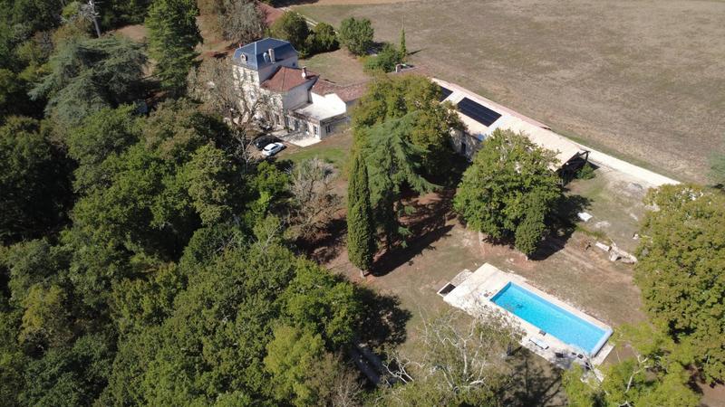 Château - 451 m² - 14 pièces