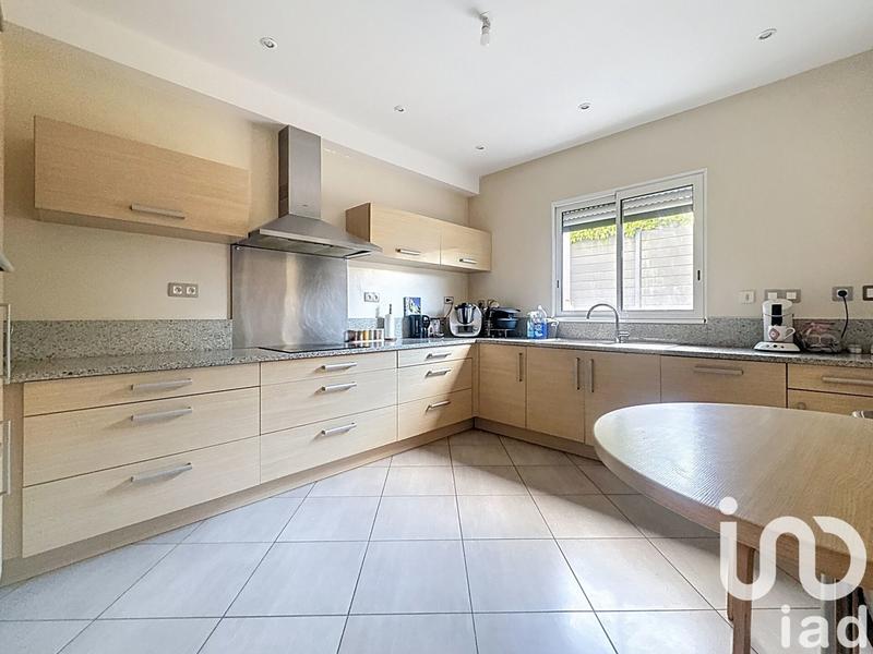 Maison - 212 m² - 9 pièces