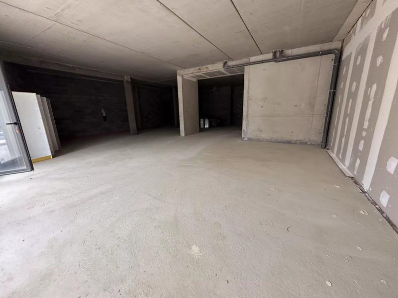 Local commercial - 142 m² - 1 pièce