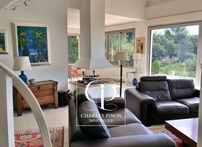 Maison d'architecte - 258 m² - 8 pièces