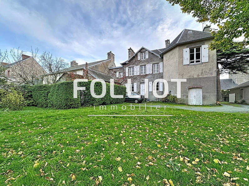 Maison - 235 m² - 12 pièces