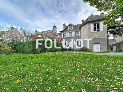 Maison - 235 m² - 12 pièces