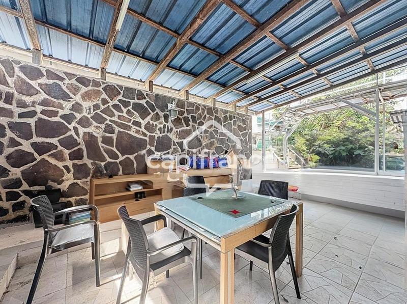 Maison - 380 m² - 11 pièces